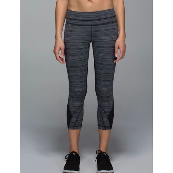 LULULEMON Women’s Cyber Stripe Deep Coal Black Run: Inspire Crop II (Mesh) Leggi - Picture 4 of 12